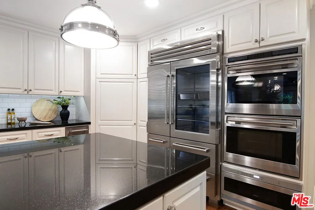 Sherman Oaks, California 91403, United States, 6 Bedrooms Bedrooms, ,6 BathroomsBathrooms,Residential,Active,217155