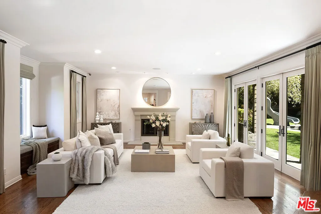 Sherman Oaks, California 91403, United States, 6 Bedrooms Bedrooms, ,6 BathroomsBathrooms,Residential,Active,217155