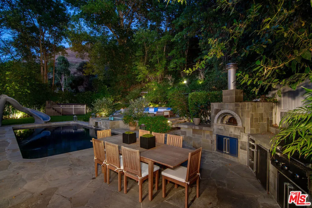 Sherman Oaks, California 91403, United States, 6 Bedrooms Bedrooms, ,6 BathroomsBathrooms,Residential,Active,217155