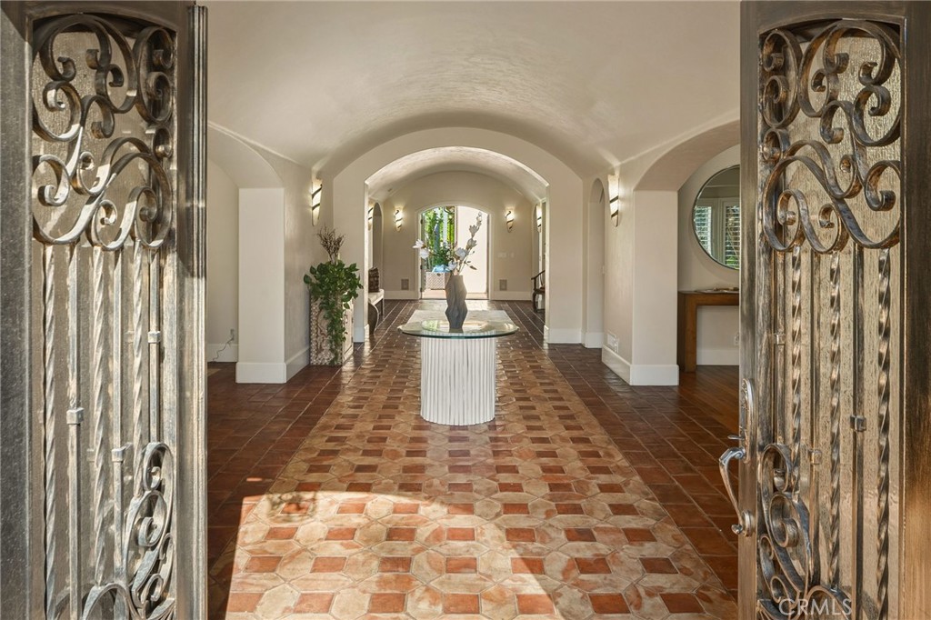 13845 Magnolia Boulevard