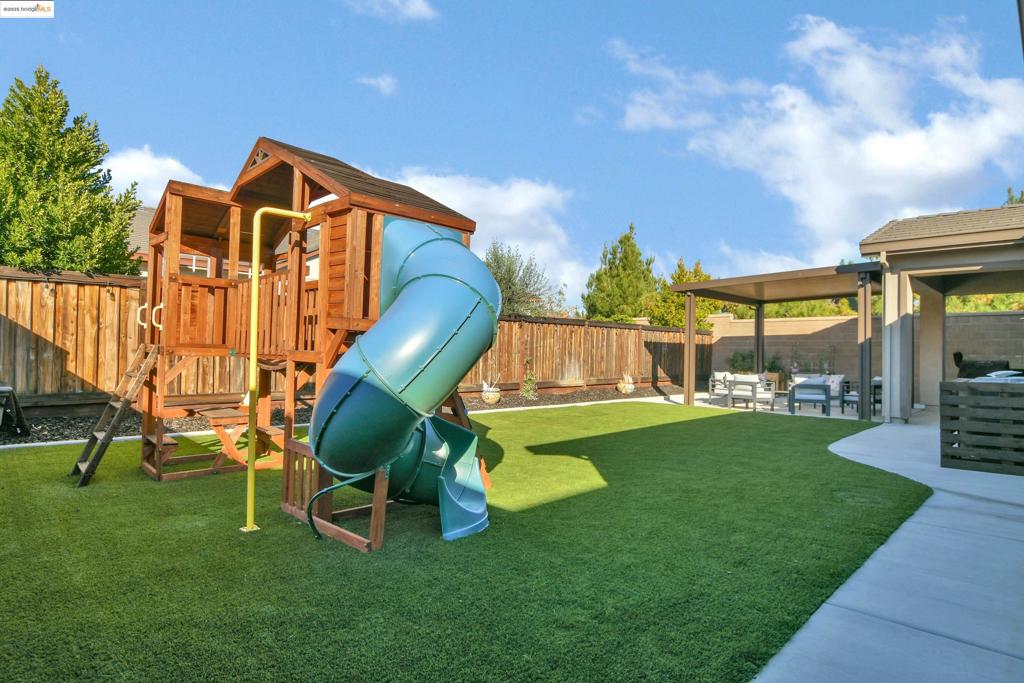 BRENTWOOD - Residential