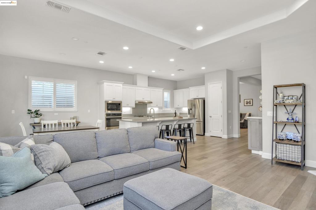 BRENTWOOD - Residential