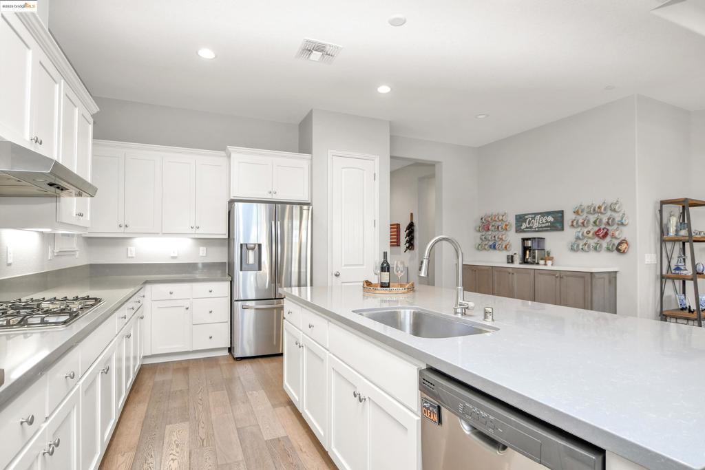 BRENTWOOD - Residential