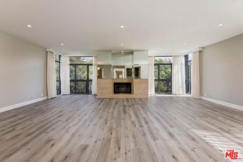 Photo of 323 N Palm Drive #3, Beverly Hills, CA 90210 (MLS # 25629695)