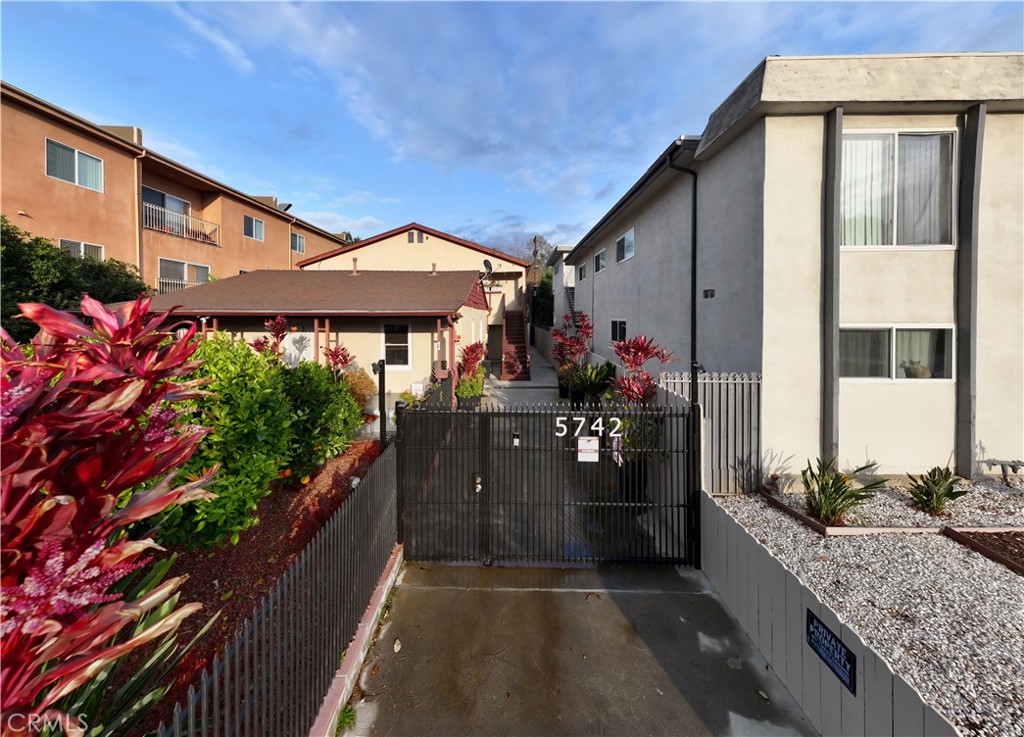 Fully remodeled 2 bedroom, 2 bath apartment in one of the most desirable neighborhoods of Valley Glen!
Corner unit in a well-maintained gated complex with only 3 units, equipped with CCTV cameras. Featuring brand new stainless-steel appliances, recessed lighting and sleek hard surface flooring throughout. Stay comfortable year-round with central cooling and heating with smart nest thermostat. Primary bedroom offers an en-suite bathroom with a walk-in closet. Unit offers the convenience of a 2-car attached garage. Shared laundry on site. Just minutes from shopping, dining, and easy freeway access. Water is included. Renters Insurance required. This is a non-smoking building.
This is one of the best values in Valley Glen. Don’t miss out on this opportunity!