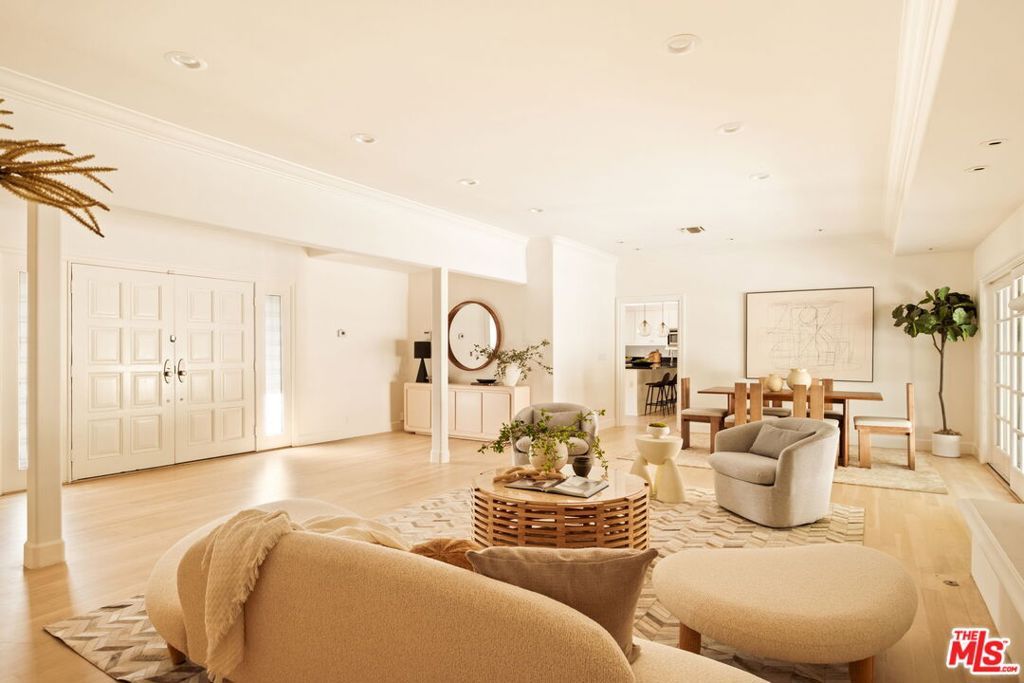 Photo of 1132 Chantilly Road, Los Angeles, CA 90077 (MLS # 25600901)
