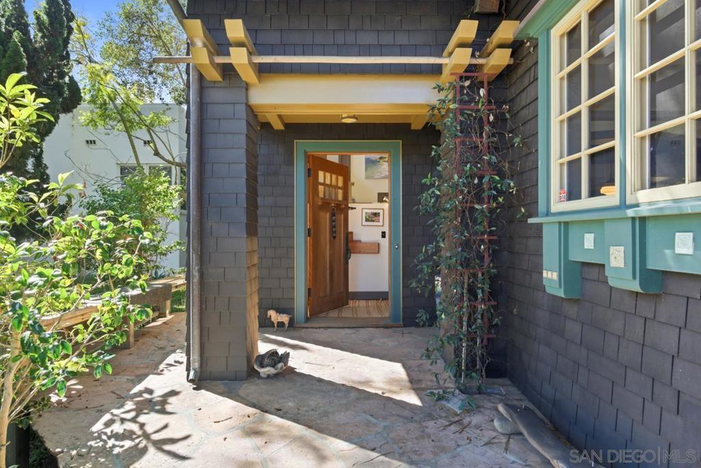 4511 Santa Cruz Avenue