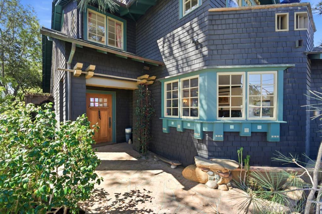 4511 Santa Cruz Avenue