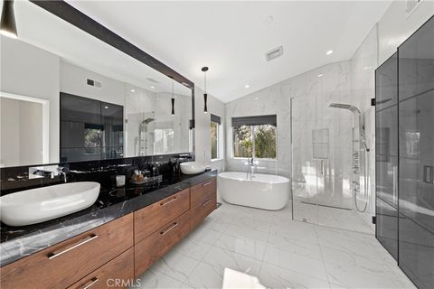 Tiny photo for 27701 Crestknoll Court, Murrieta, CA 92563 (MLS # SW26087956)