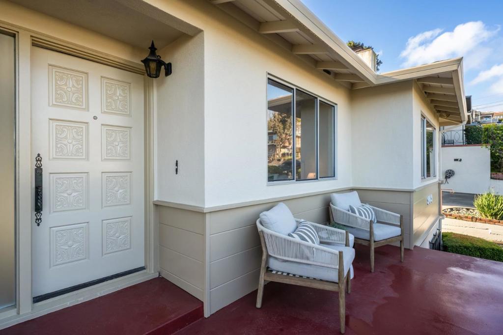 909 Hillcrest Boulevard