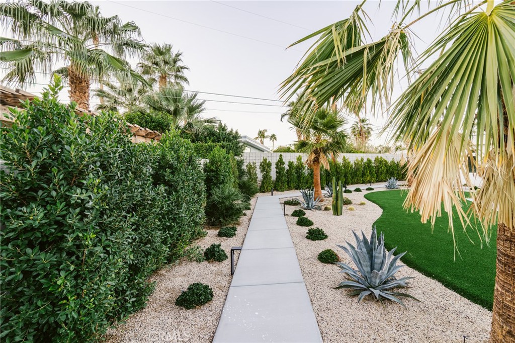 Central Palm Springs (33215) - Residential