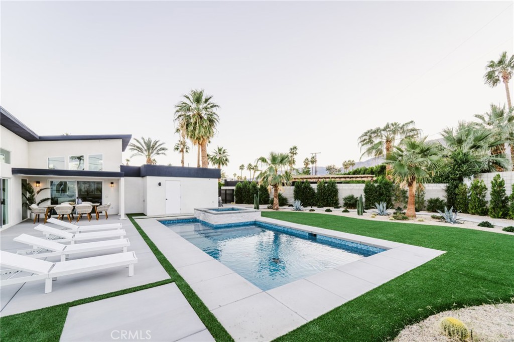 Central Palm Springs (33215) - Residential
