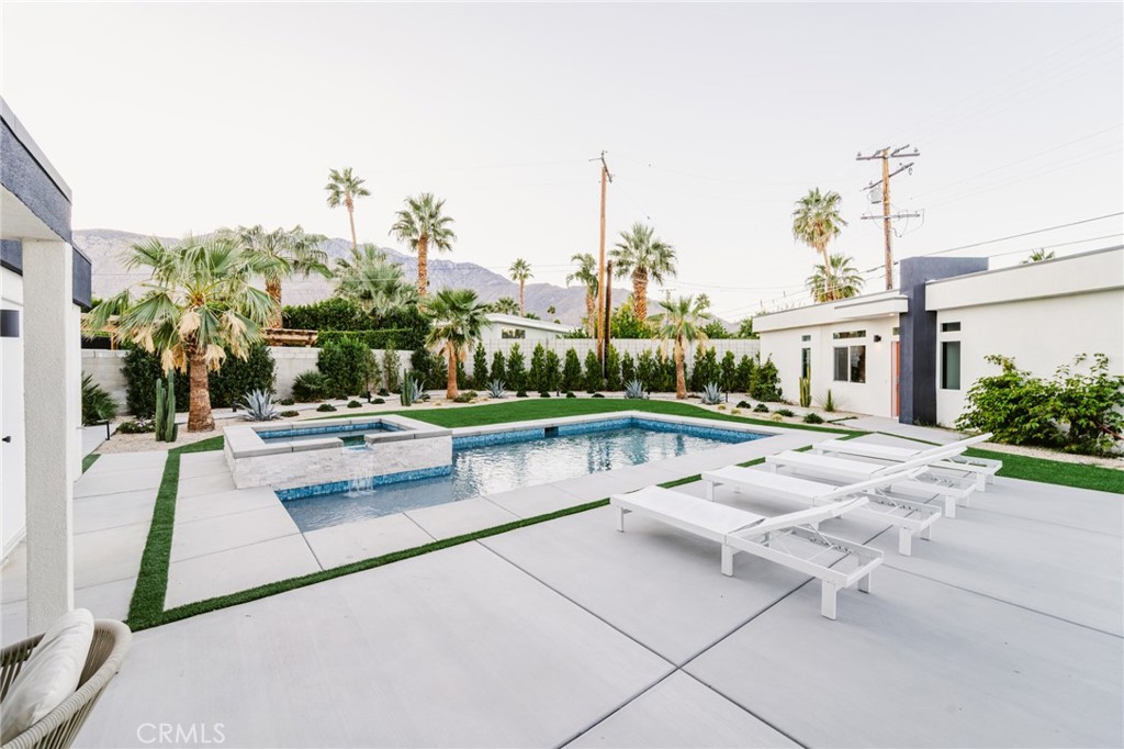Central Palm Springs (33215) - Residential