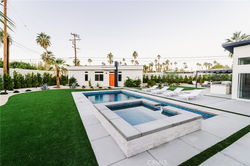 Central Palm Springs (33215) - Residential
