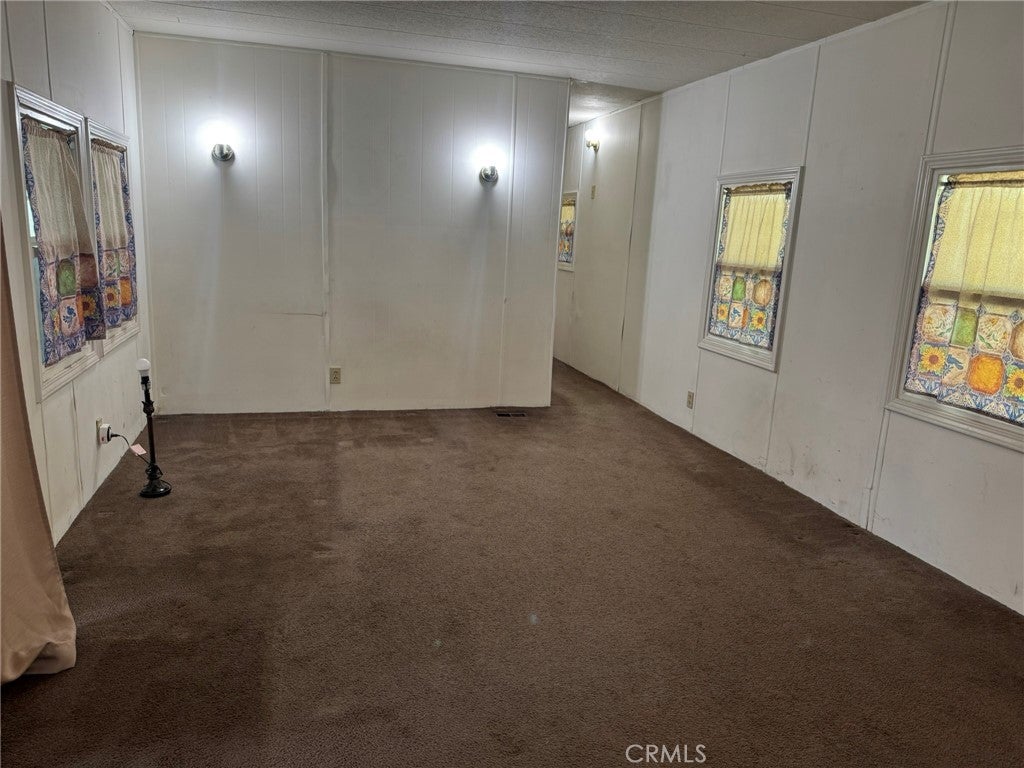16437 Pinyon