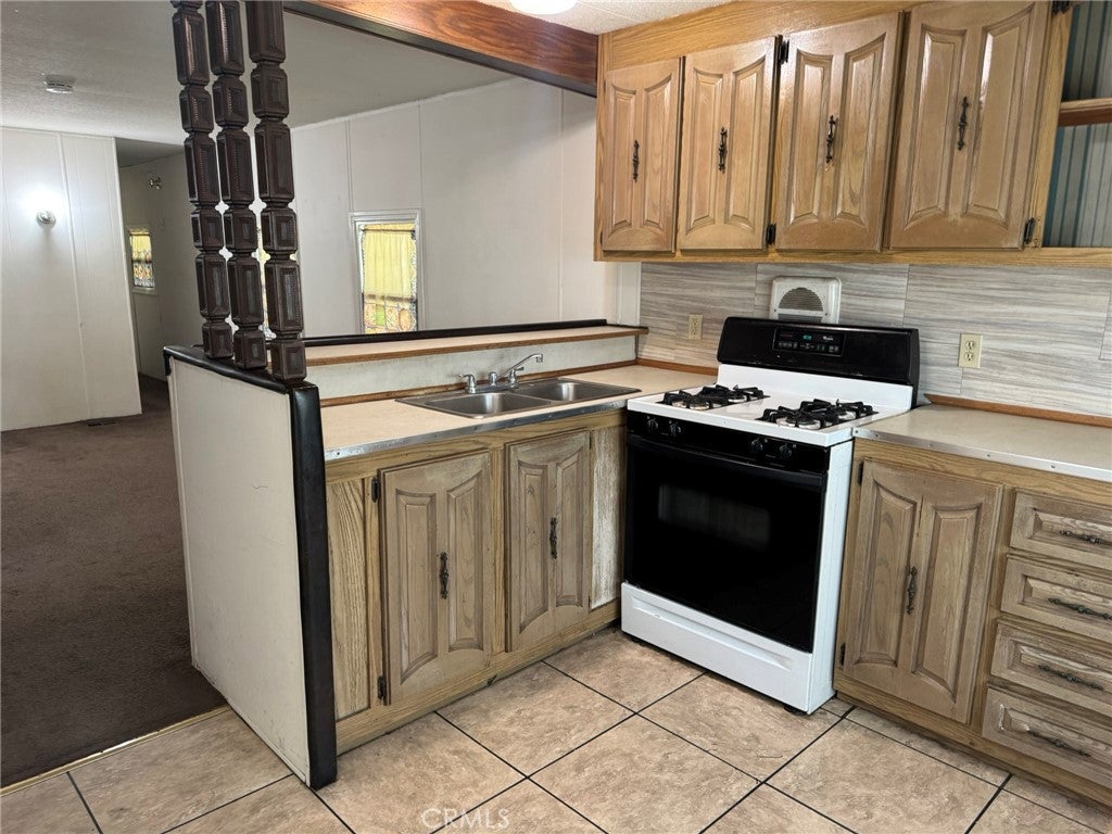 16437 Pinyon