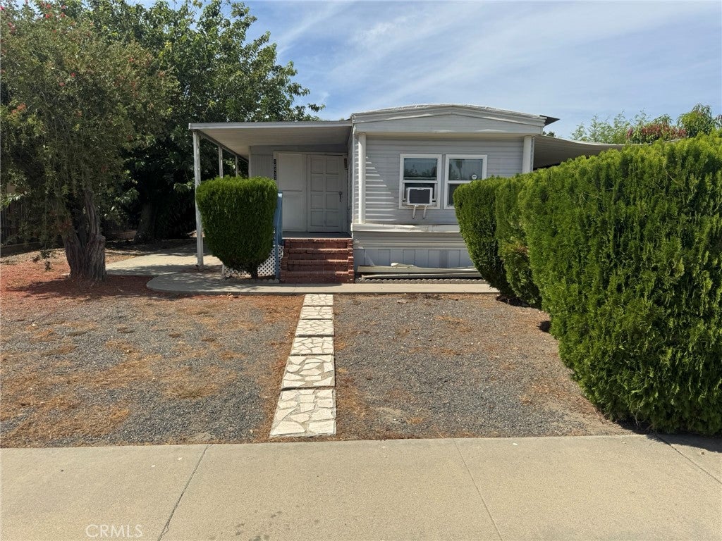 16437 Pinyon