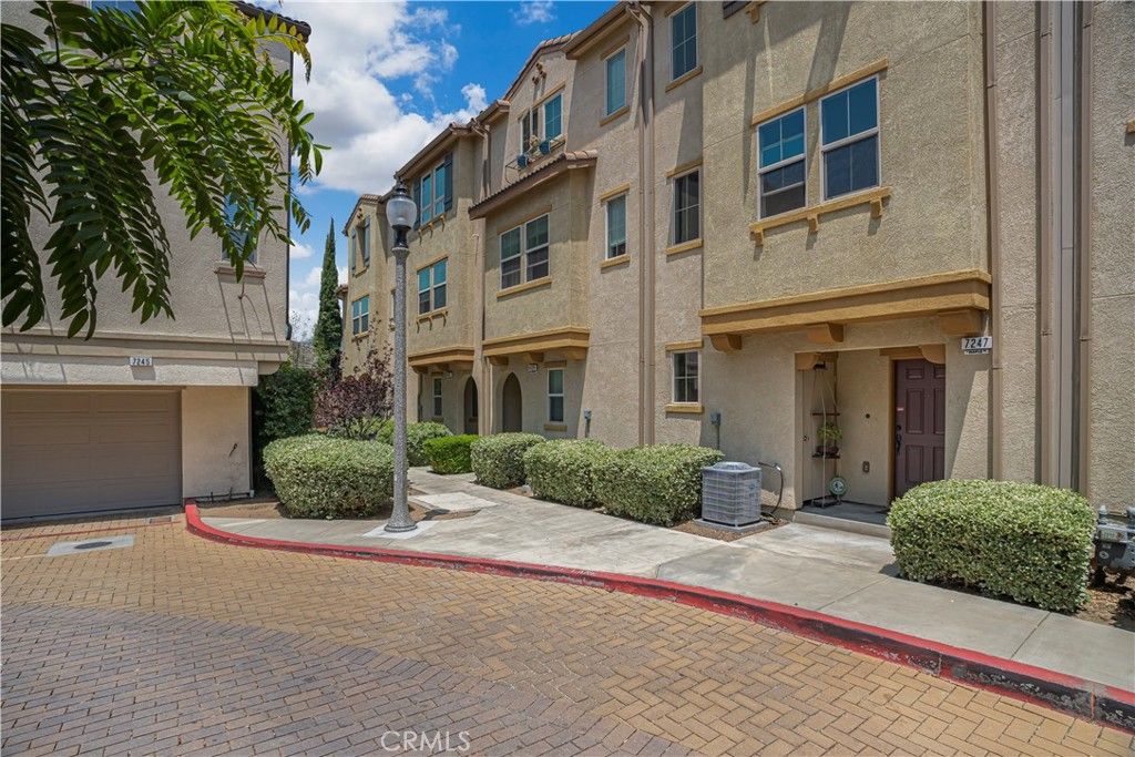 Photo of 14120 W Willow Lane, Van Nuys, CA 91405 (MLS # SR25119297)