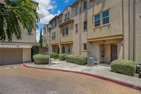 14120 W Willow Lane, Van Nuys, CA 91405 - MLS#: SR25119297