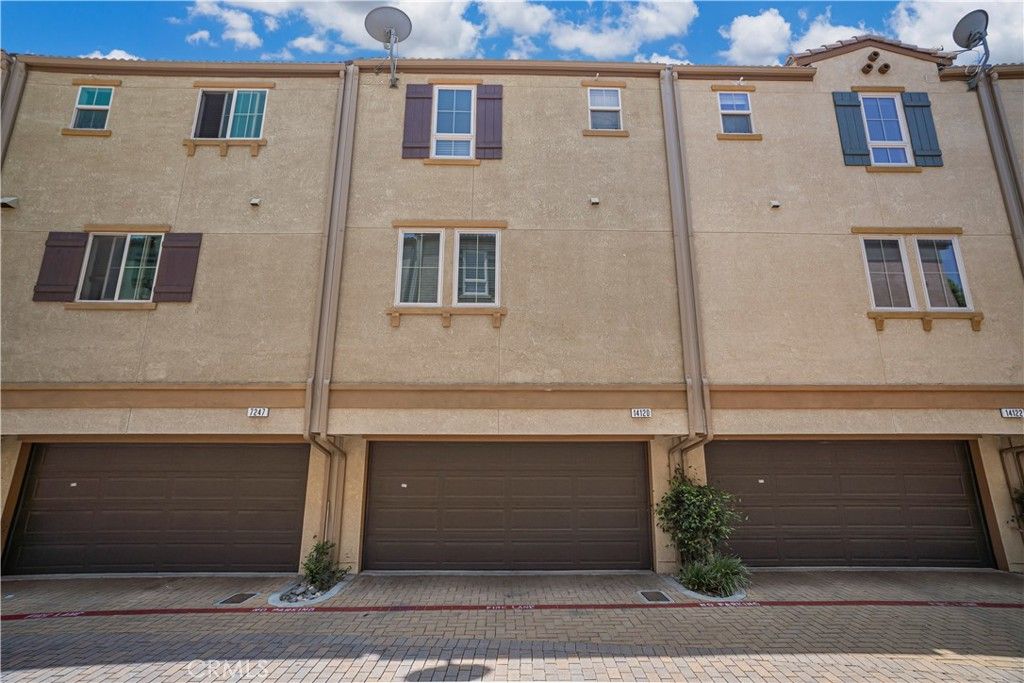 Photo of 14120 W Willow Lane, Van Nuys, CA 91405 (MLS # SR25119297)