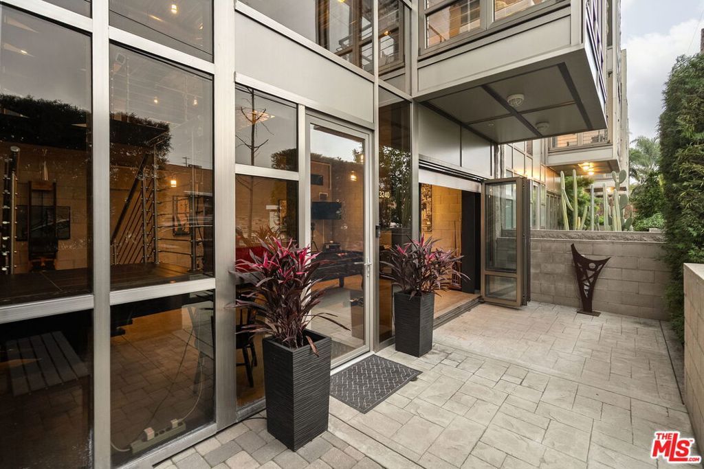 Photo of 3240 Casitas Avenue, Los Angeles, CA 90039 (MLS # 26641829)