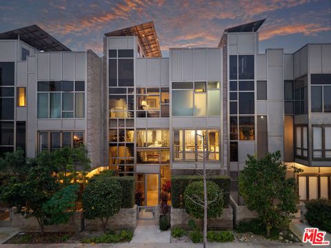 Photo of 3240 Casitas Avenue, Los Angeles, CA 90039 (MLS # 26641829)