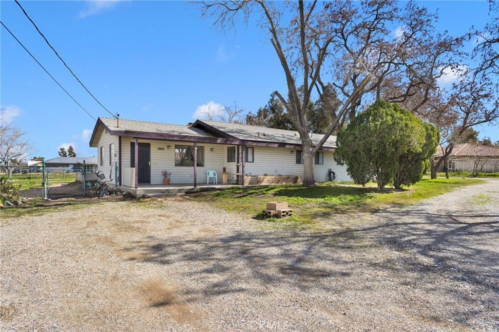 Photo of 11441 Hemlock Ave, Hesperia, CA 92345 (MLS # HD26039306)