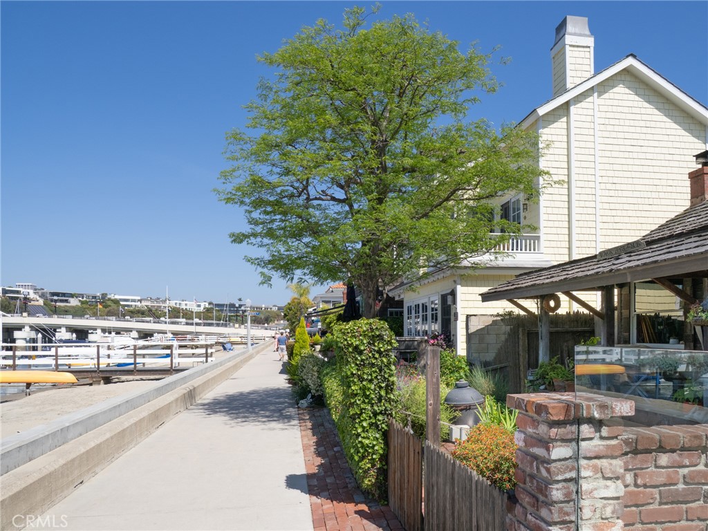 1207 N Bay Front