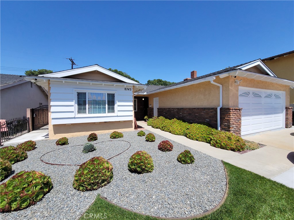 Come take a look at this beautiful well kept home on a great street in the City of Downey. Conveniently located near Golden Park, easy fwy access to 5, 105 and 605. Also, close to retail shops, stores & entertainment including the Stonewood Mall, Downey Promenade, Los Amigos Golf Course, Downey Theatre, Porto’s, Kaiser and PIH, Metro station & much much more! ***Room for rent ONLY with separate entrance via side gate for plenty of privacy. Room has its own private bathroom with walk in shower & newer vanity.... Room also has a spacious closet, wall A/C unit & ceiling fan. Other bonus features include a mini fridge, microwave & portable electric grill.