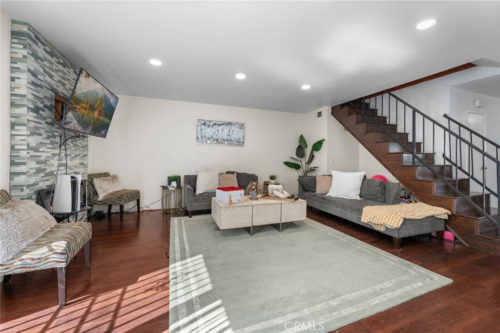 2526 E Van Buren
