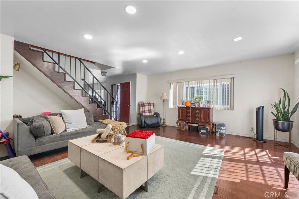 2526 E Van Buren