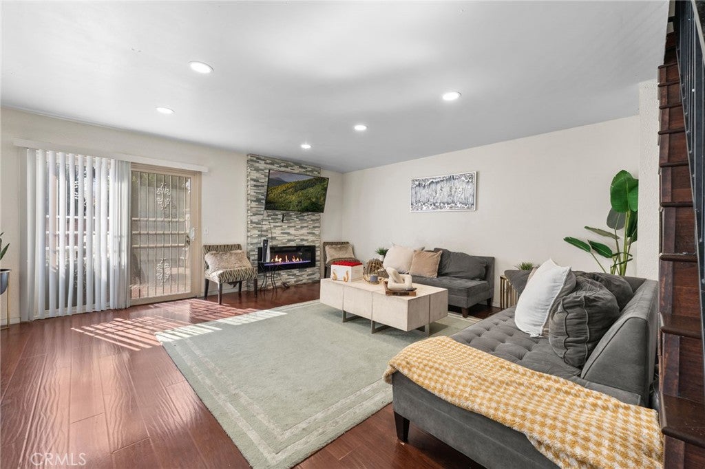 2526 E Van Buren