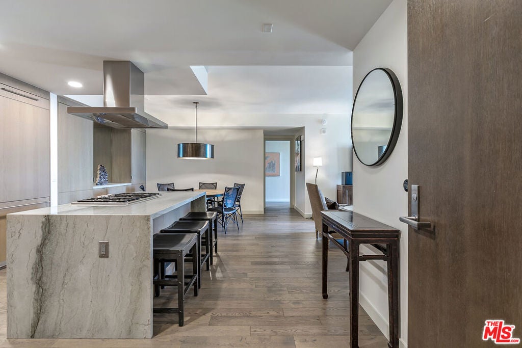 1755 Ocean Avenue Apt 707, Santa Monica CA 90401