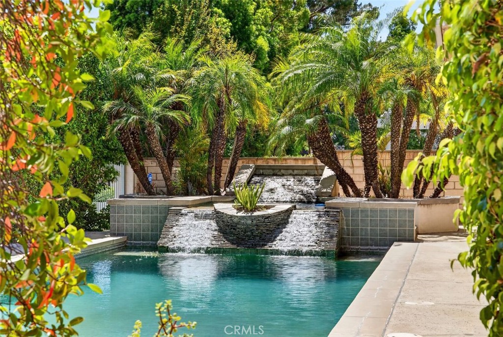 2420 Vista Del Sol