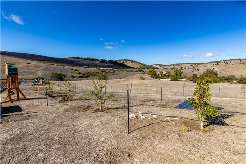 Tiny photo for 4575 Interlake Road, Bradley, CA 93426 (MLS # NS25256167)