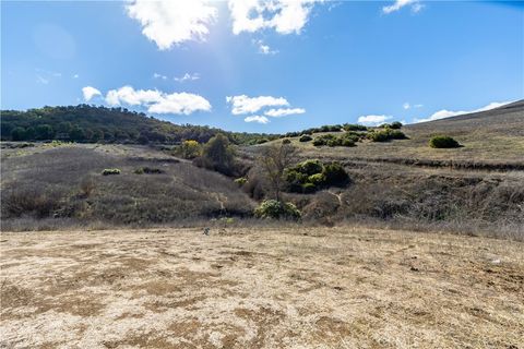 Tiny photo for 4575 Interlake Road, Bradley, CA 93426 (MLS # NS25256167)