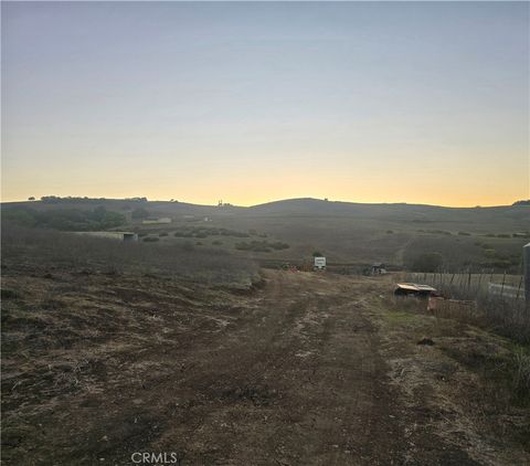 Tiny photo for 4575 Interlake Road, Bradley, CA 93426 (MLS # NS25256167)