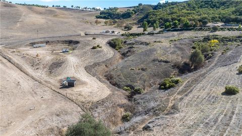 Tiny photo for 4575 Interlake Road, Bradley, CA 93426 (MLS # NS25256167)