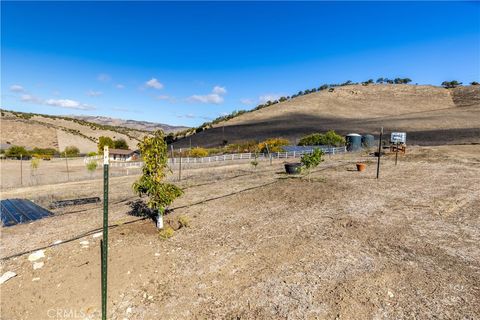 Tiny photo for 4575 Interlake Road, Bradley, CA 93426 (MLS # NS25256167)