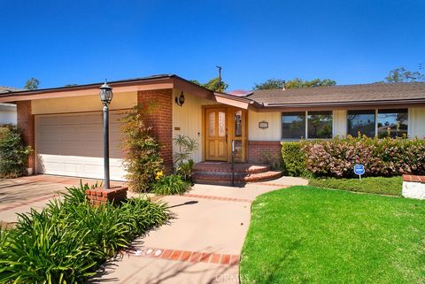 Tiny photo for 5437 Woodbury Street, Ventura, CA 93003 (MLS # SR26057402)