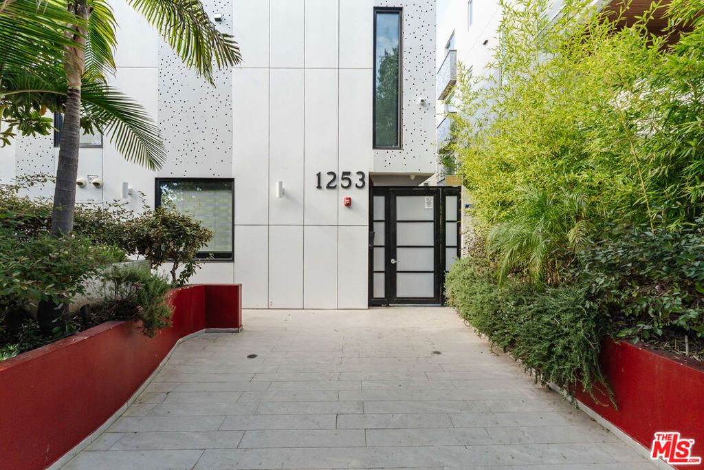 Photo of 1253 N Sweetzer Avenue #6, West Hollywood, CA 90069 (MLS # 25622115)