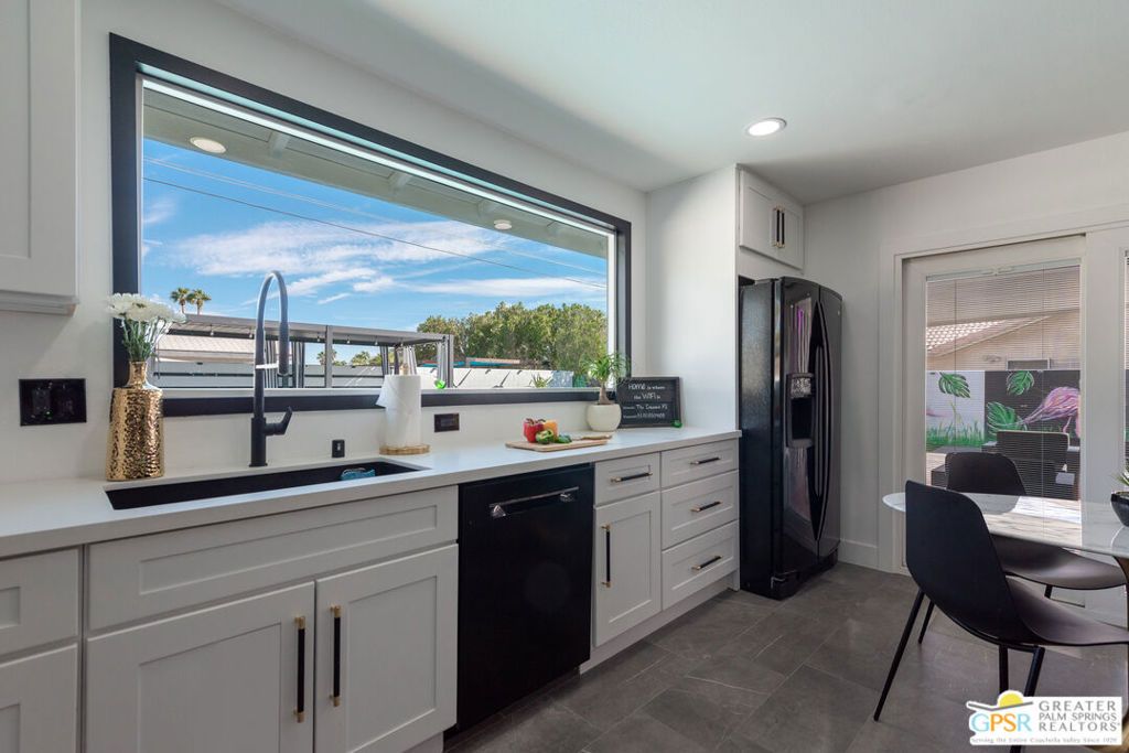 listing image 130720557442061263522