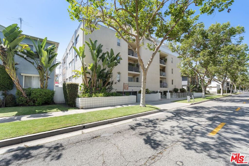 423 S Rexford Drive 303