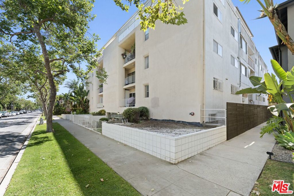 423 S Rexford Drive 303