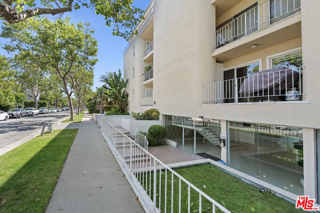 423 S Rexford Drive 303