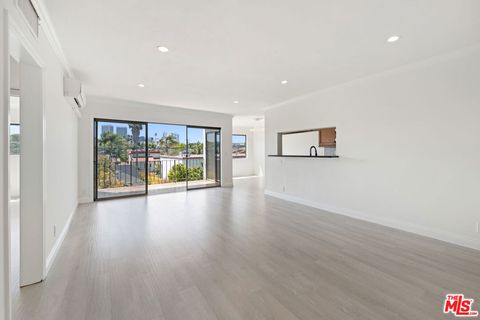 Photo of 423 S Rexford Drive #303, Beverly Hills, CA 90212 (MLS # 26829279)