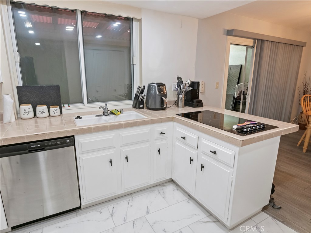 3500 W Manchester 450