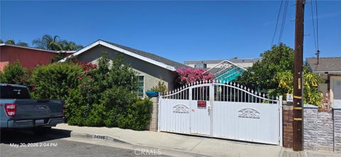 Photo of 24746 Spruce ST, Newhall, CA 91321 (MLS # SR26113096)