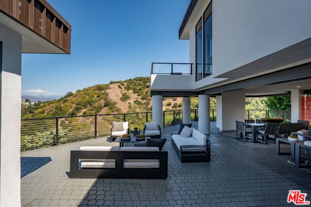 3372 Longridge Terrace