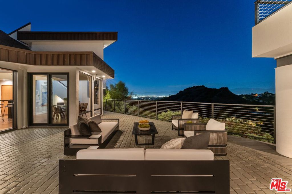 3372 Longridge Terrace